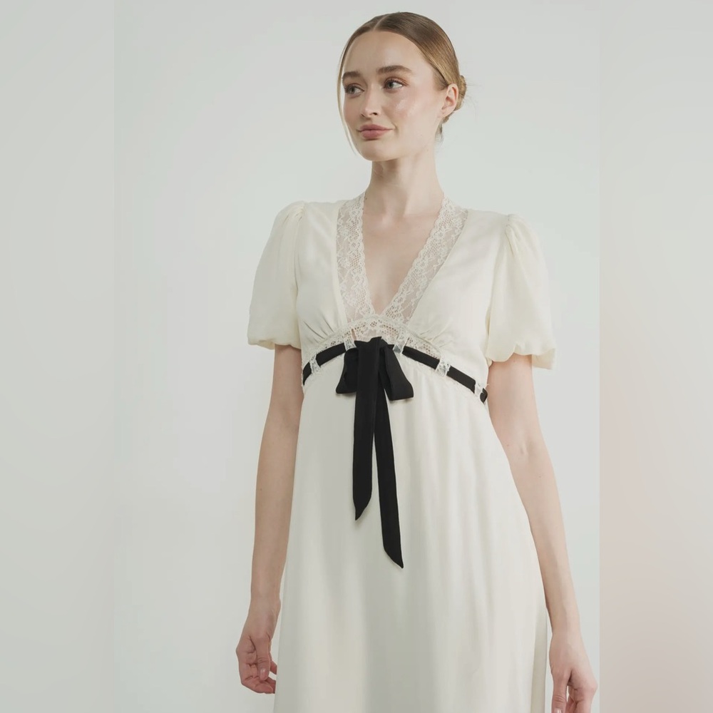 Aaron & amber V Neck Lace Insert Midi Dress
with Bow - Picture 7 of 12
